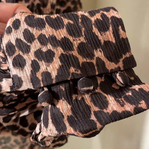 PAIGE Cleobelle Leopard Silk V-Neck Blouse NWT - Picture 12 of 16